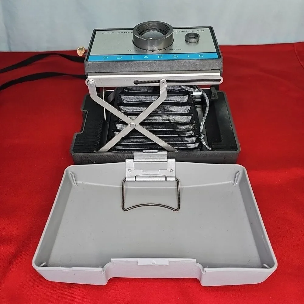 Polaroid Camera Instant 210 Automatic Land Vintage Camera w/Case & Flash